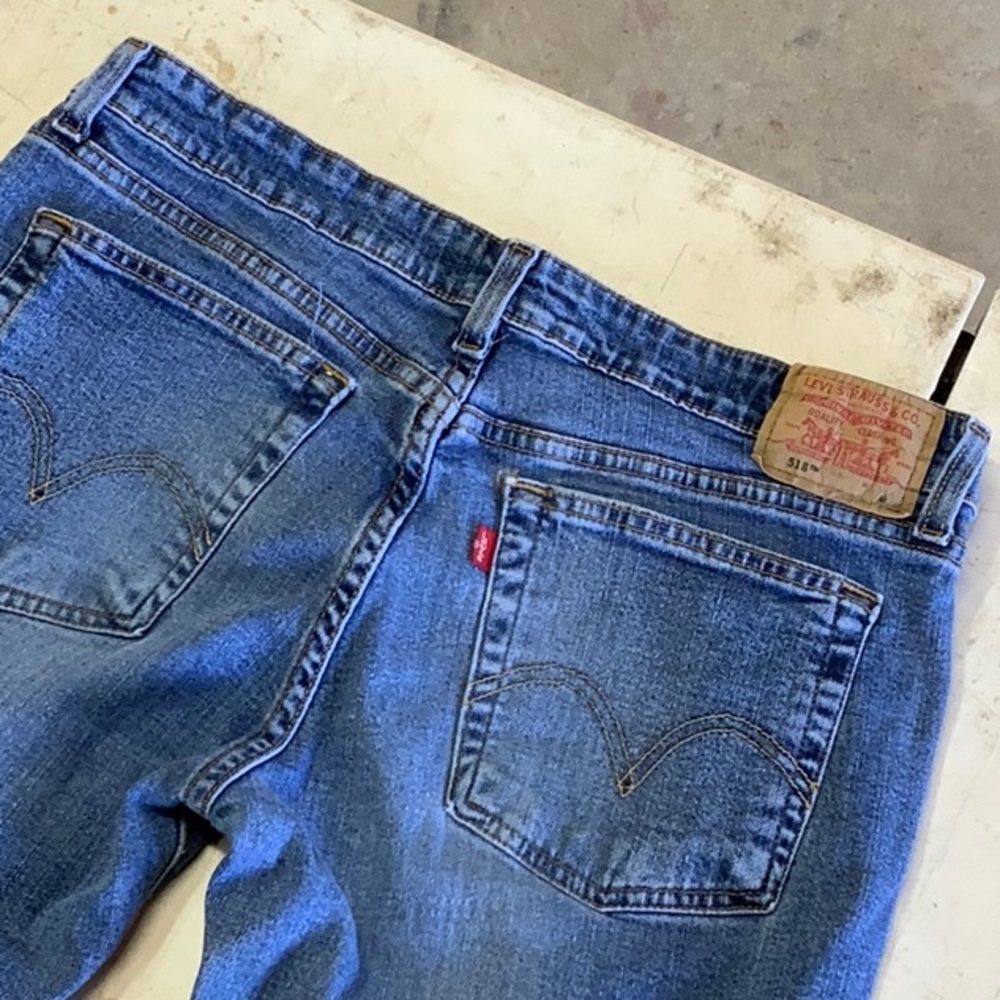 Levis 13 Jr. Med.,